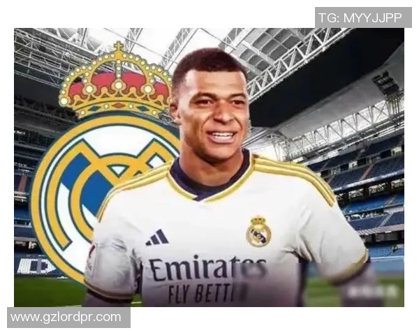 足球明星醉酒夜游街头引发热议粉丝纷纷猜测其背后故事